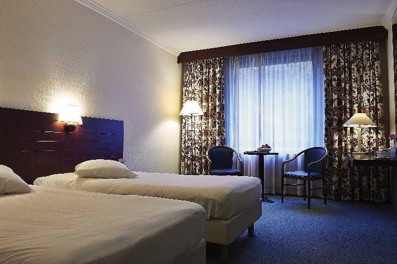 Postillion Hotel Арнем Екстериор снимка