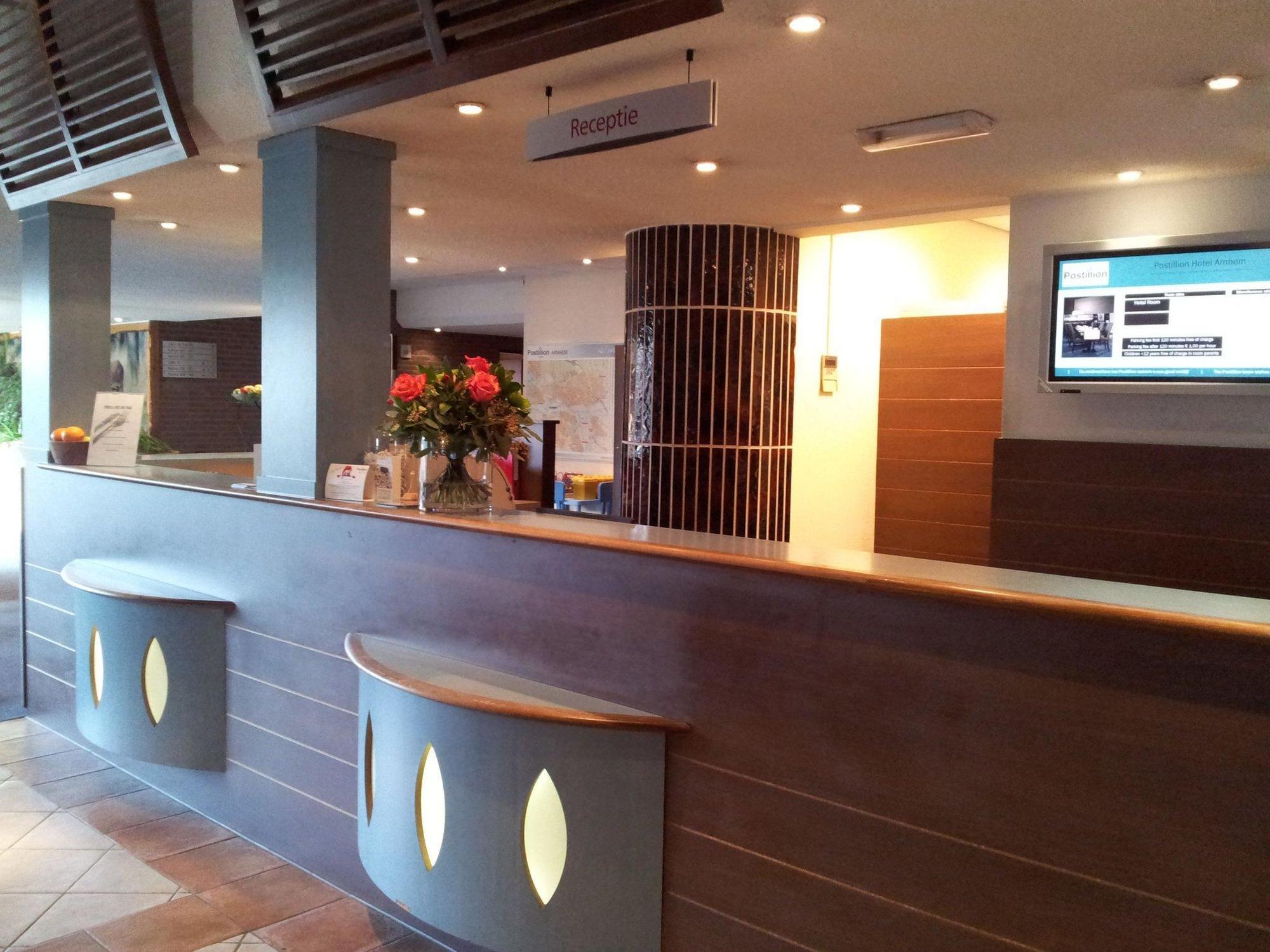 Postillion Hotel Арнем Екстериор снимка