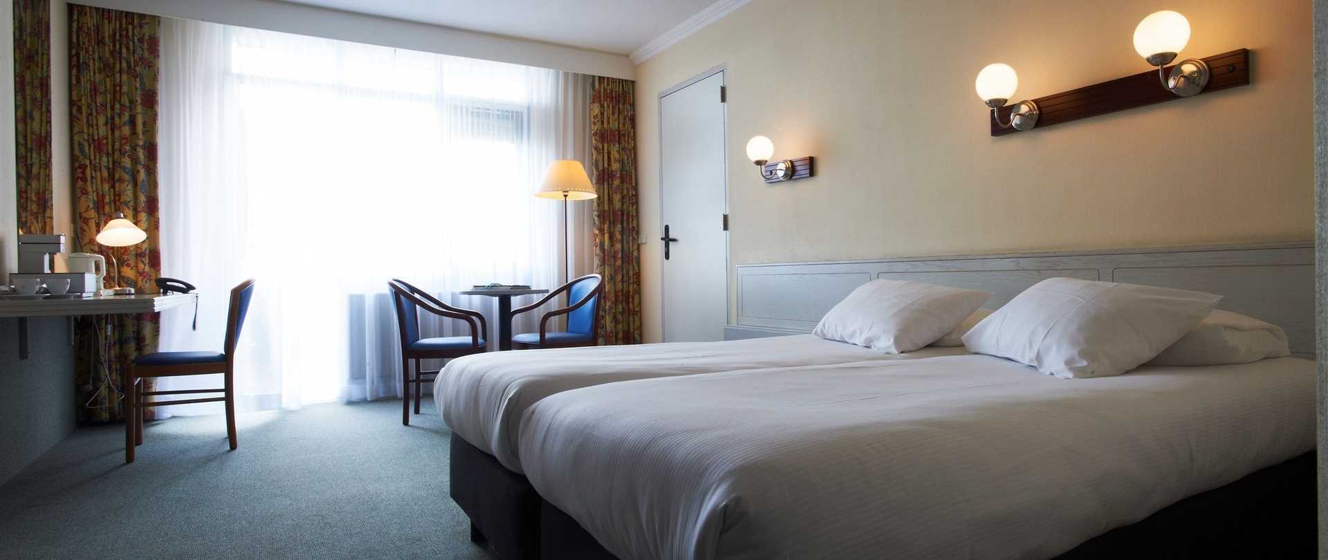 Postillion Hotel Арнем Екстериор снимка