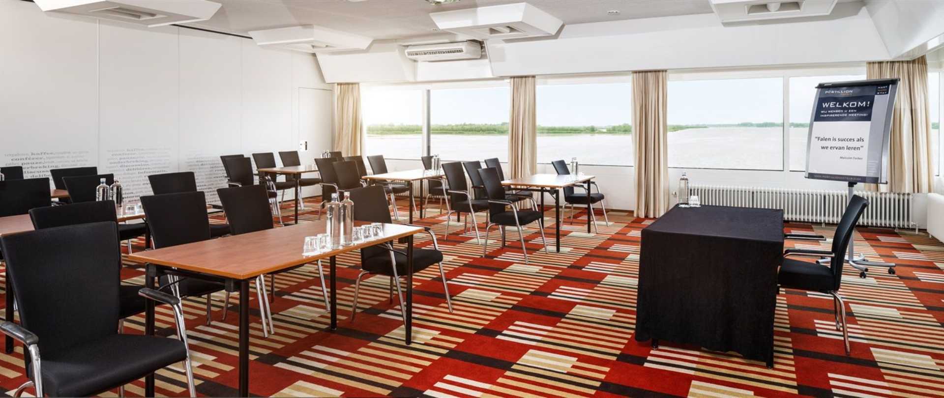 Postillion Hotel Арнем Екстериор снимка