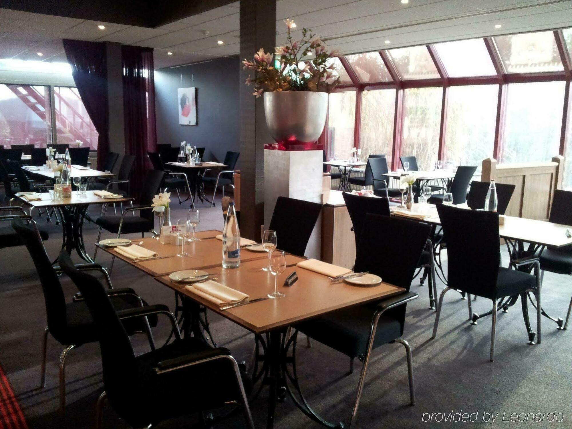 Postillion Hotel Арнем Екстериор снимка